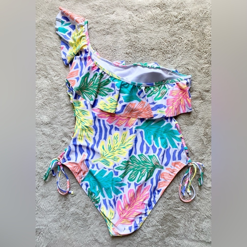 XOXO One Piece Tropical Bathing Suit 🏝️ - Picture 8 of 10